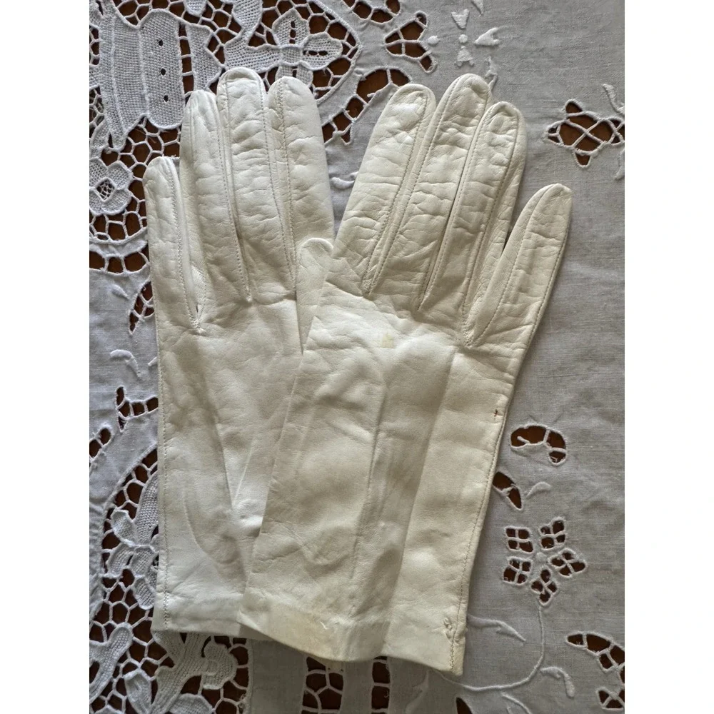 Vintage White Leather Gloves Mid Length Size 7 Formal Wedding Dressy Classic
